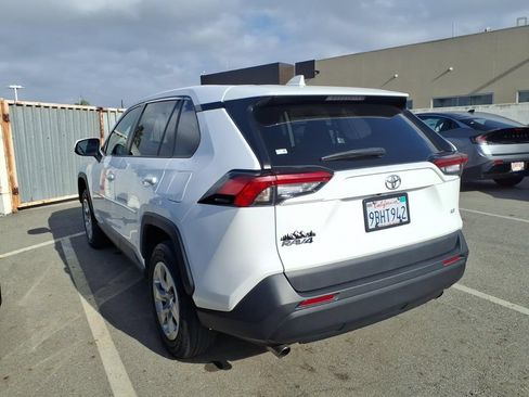Used 2022 Toyota RAV4 LE FWD image 8