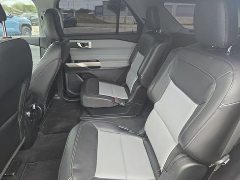 Used 2022 Ford Explorer XLT w/ Equipment Group 202A image 15