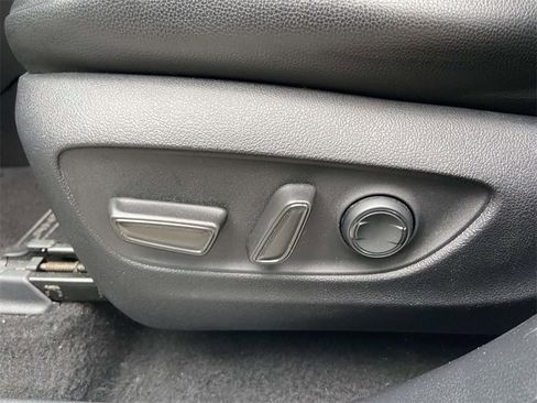 Used 2021 Toyota Highlander XLE image 16