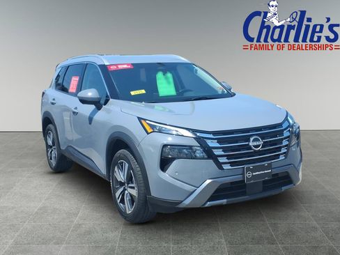 Certified 2026 Nissan Rogue SL AWD/4WD image 3