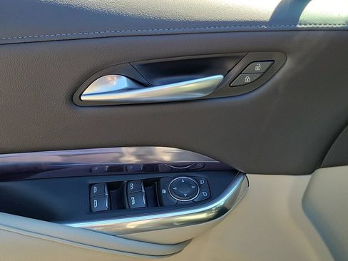 Used 2023 Cadillac XT4 Luxury w/ Cold Weather Package FWD image 27