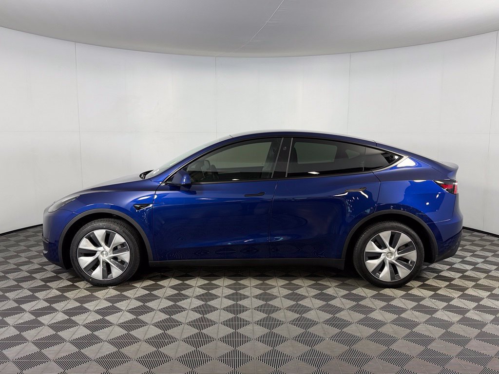Used 2024 Tesla Model Y Long Range AWD/4WD image 10