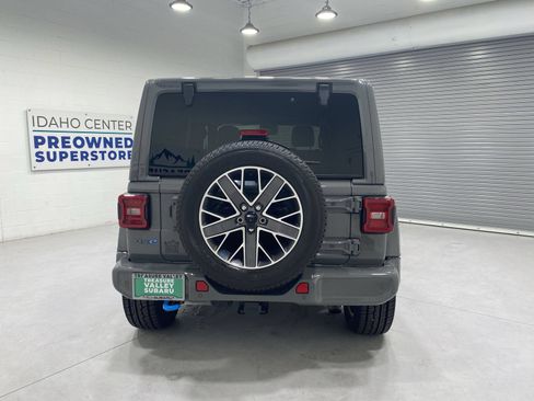 Used 2023 Jeep Wrangler Unlimited Sahara AWD/4WD image 7