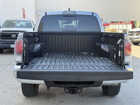 Used 2022 Toyota Tacoma TRD Off-Road image 32