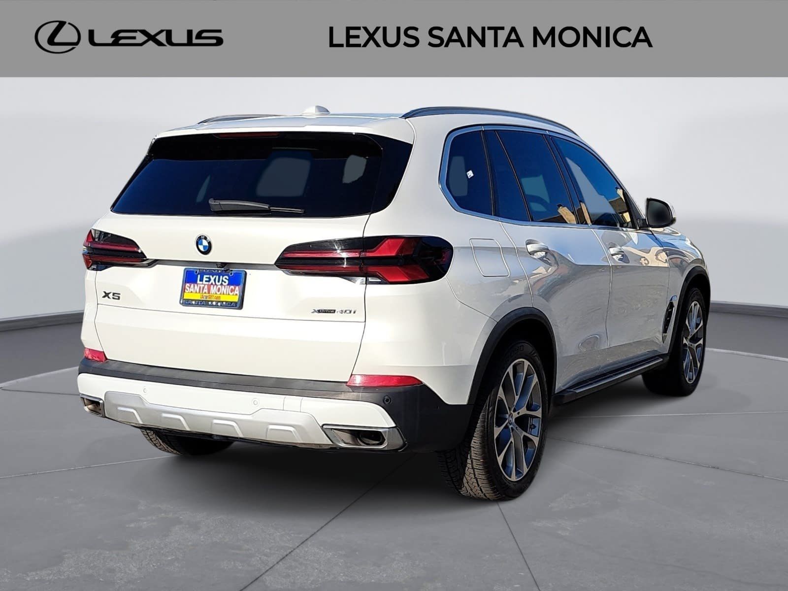 Used 2024 BMW X5 xDrive40i w/ Premium Package AWD/4WD image 5