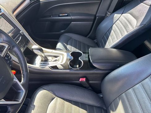 Used 2015 Ford Fusion SE w/ Equipment Group 202A image 12