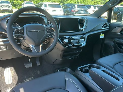 New 2026 Chrysler Voyager LX image 22