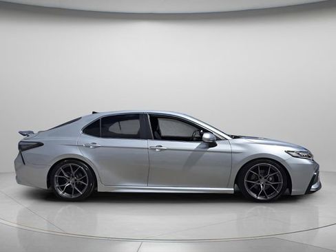 Used 2021 Toyota Camry SE image 4