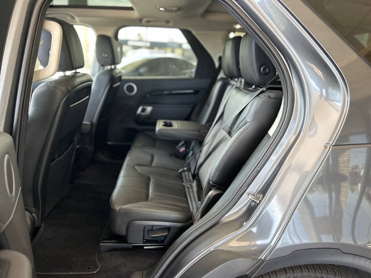 Used 2018 Land Rover Discovery SE AWD/4WD image 41