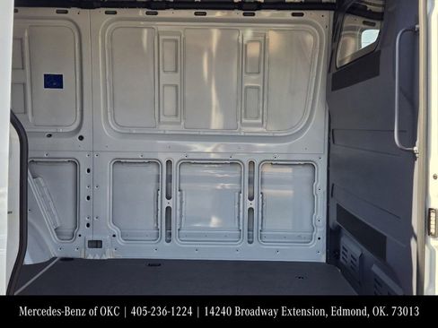 Used 2025 Mercedes-Benz Sprinter 2500 image 25