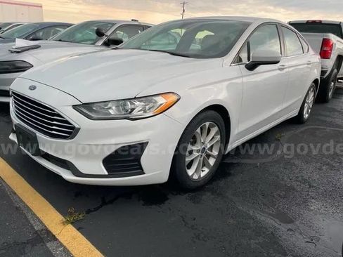 Used 2019 Ford Fusion SE FWD image 4