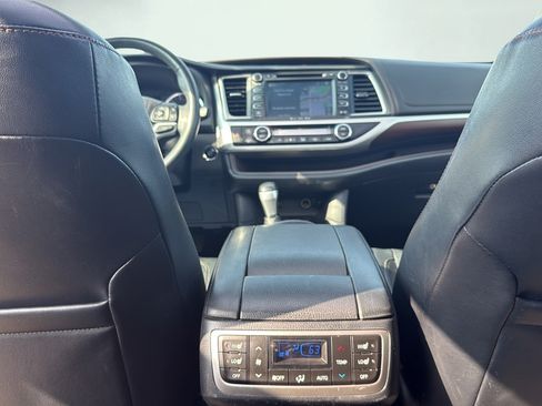 Used 2016 Toyota Highlander Limited Platinum w/ Four Season Floor Mat Package AWD/4WD image 41