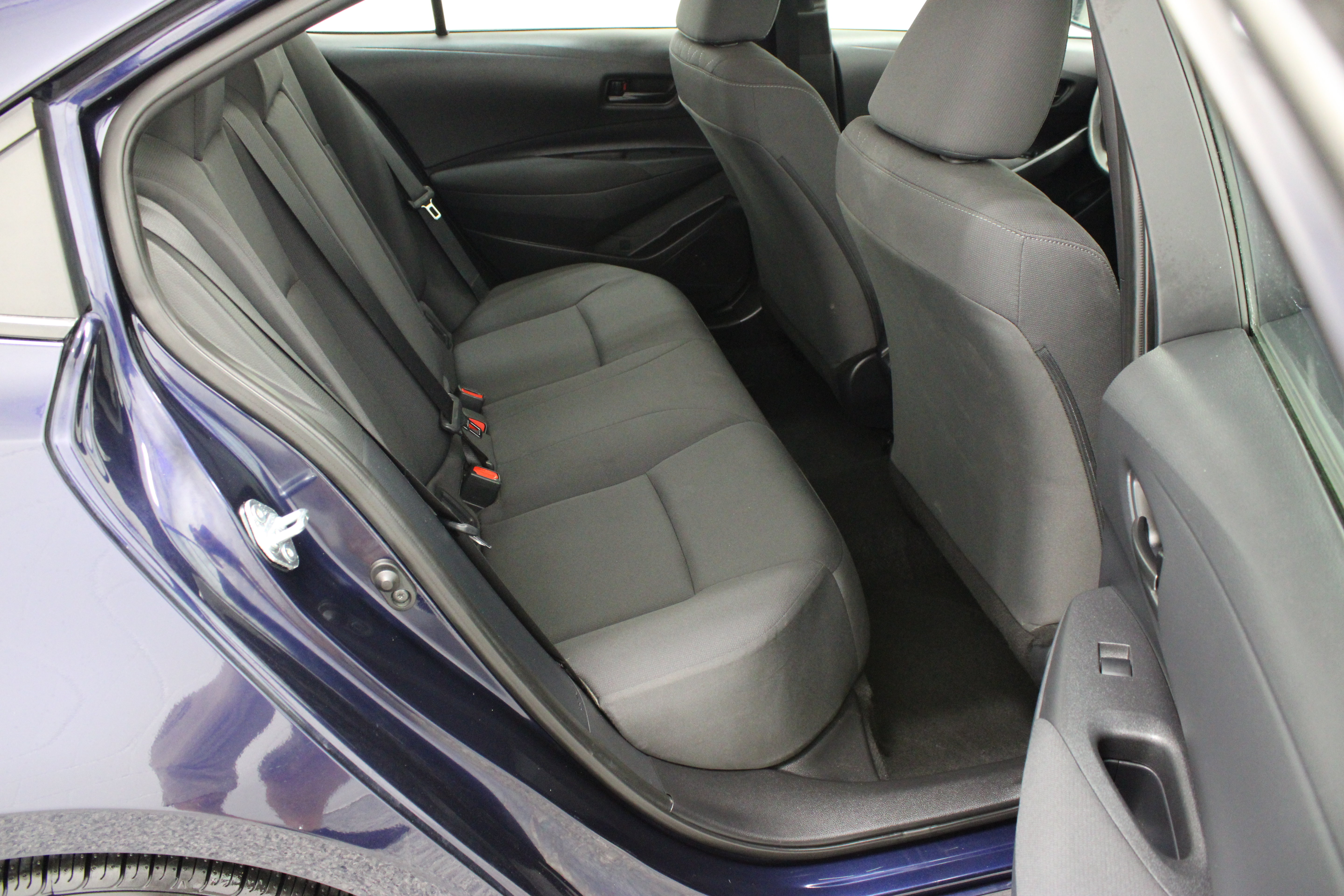 Used 2025 Toyota Corolla LE FWD image 30
