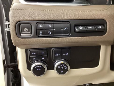 Used 2021 GMC Yukon Denali w/ LPO, Illumination Package AWD/4WD image 18