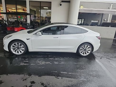 Used 2019 Tesla Model 3 image 2
