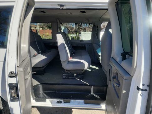 Used 2009 Ford E-350 and Econoline 350 Super Duty Wagon image 26