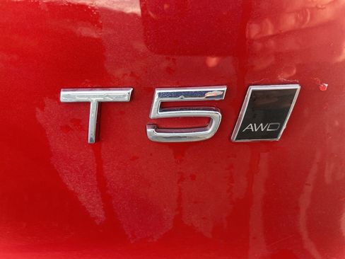 Used 2020 Volvo XC40 T5 Momentum w/ Protection Package Premier image 7