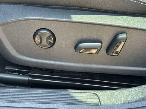 Used 2022 Volkswagen Jetta SE FWD image 16