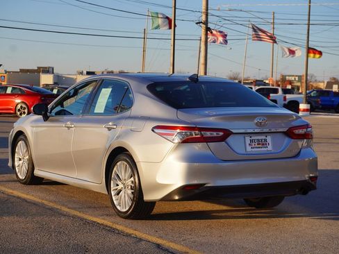 Used 2019 Toyota Camry XLE image 5