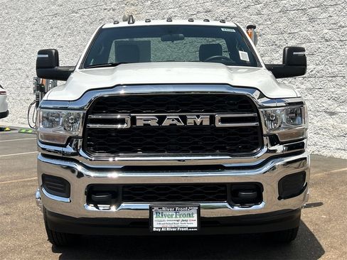 New 2024 RAM 3500 Tradesman image 3
