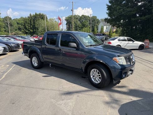 Used 2014 Nissan Frontier SV w/ SV Value Truck Package AWD/4WD image 3