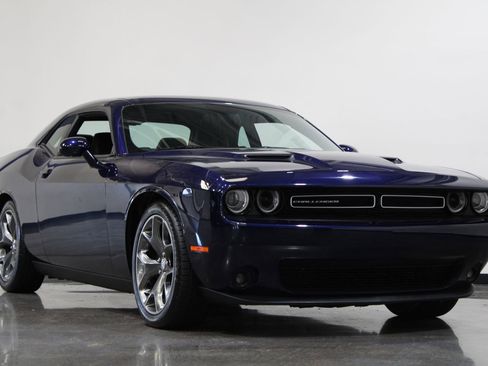Used 2016 Dodge Challenger SXT Plus image 5
