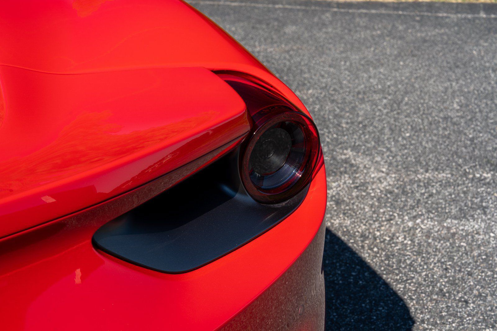 Used 2018 Ferrari 488 Spider RWD image 19