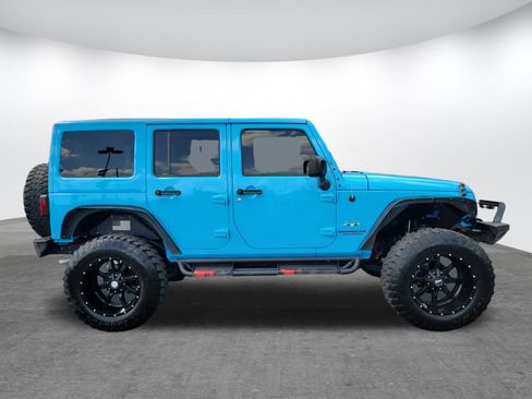 Used 2017 Jeep Wrangler Unlimited Sahara w/ Connectivity Group AWD/4WD image 2