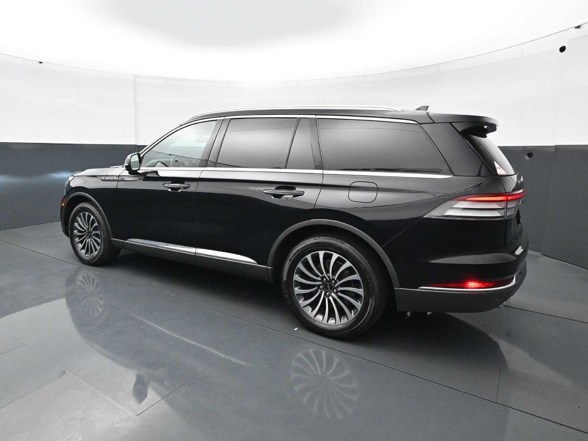 Used 2020 Lincoln Aviator Reserve w/ Class IV Trailer Tow Package AWD/4WD image 4