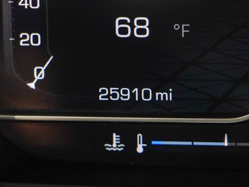 Used 2024 GMC Yukon XL AT4 w/ Technology Package image 17