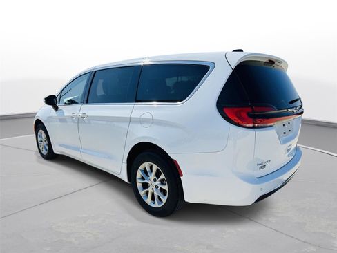 Used 2023 Chrysler Pacifica Touring-L w/ Uconnect Theater Family Group image 42