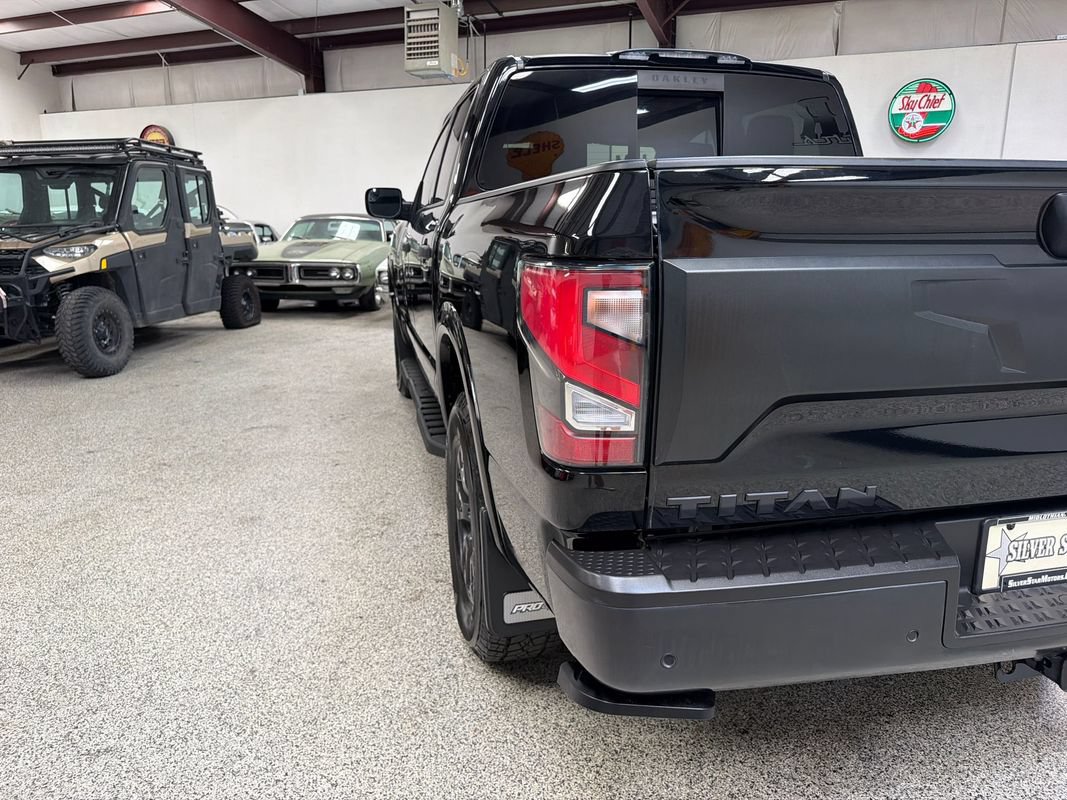 Used 2021 Nissan Titan PRO-4X w/ Pro-4x Convenience Package AWD/4WD image 15