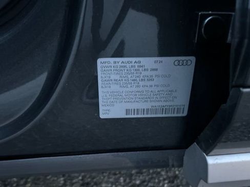 Used 2024 Audi Q5 e Premium Plus w/ Premium Plus Package image 19