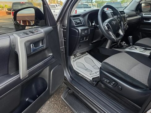 Used 2018 Toyota 4Runner SR5 AWD/4WD image 13