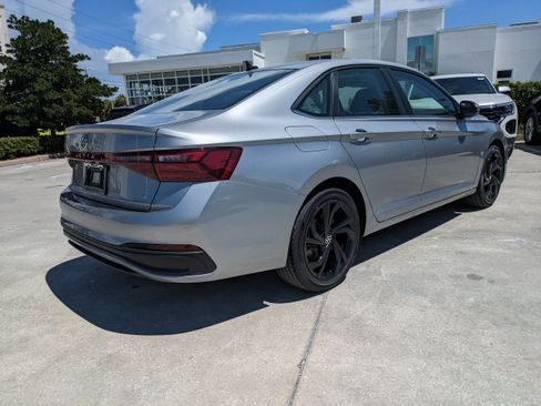 New 2026 Volkswagen Jetta SE FWD image 4
