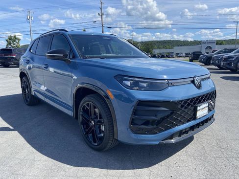 New 2026 Volkswagen Tiguan SE R-Line AWD/4WD image 1