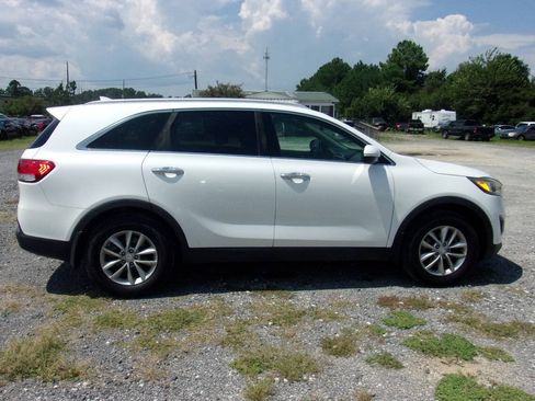 Used 2018 Kia Sorento FWD image 9
