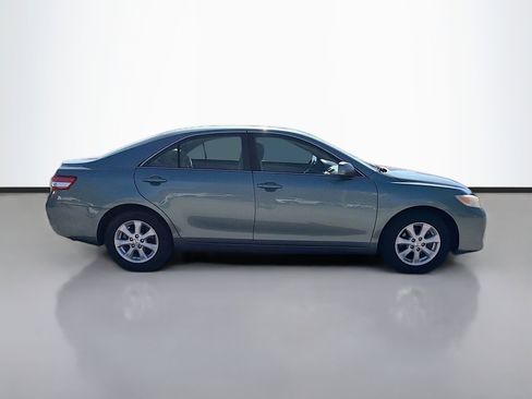 Used 2010 Toyota Camry LE image 2