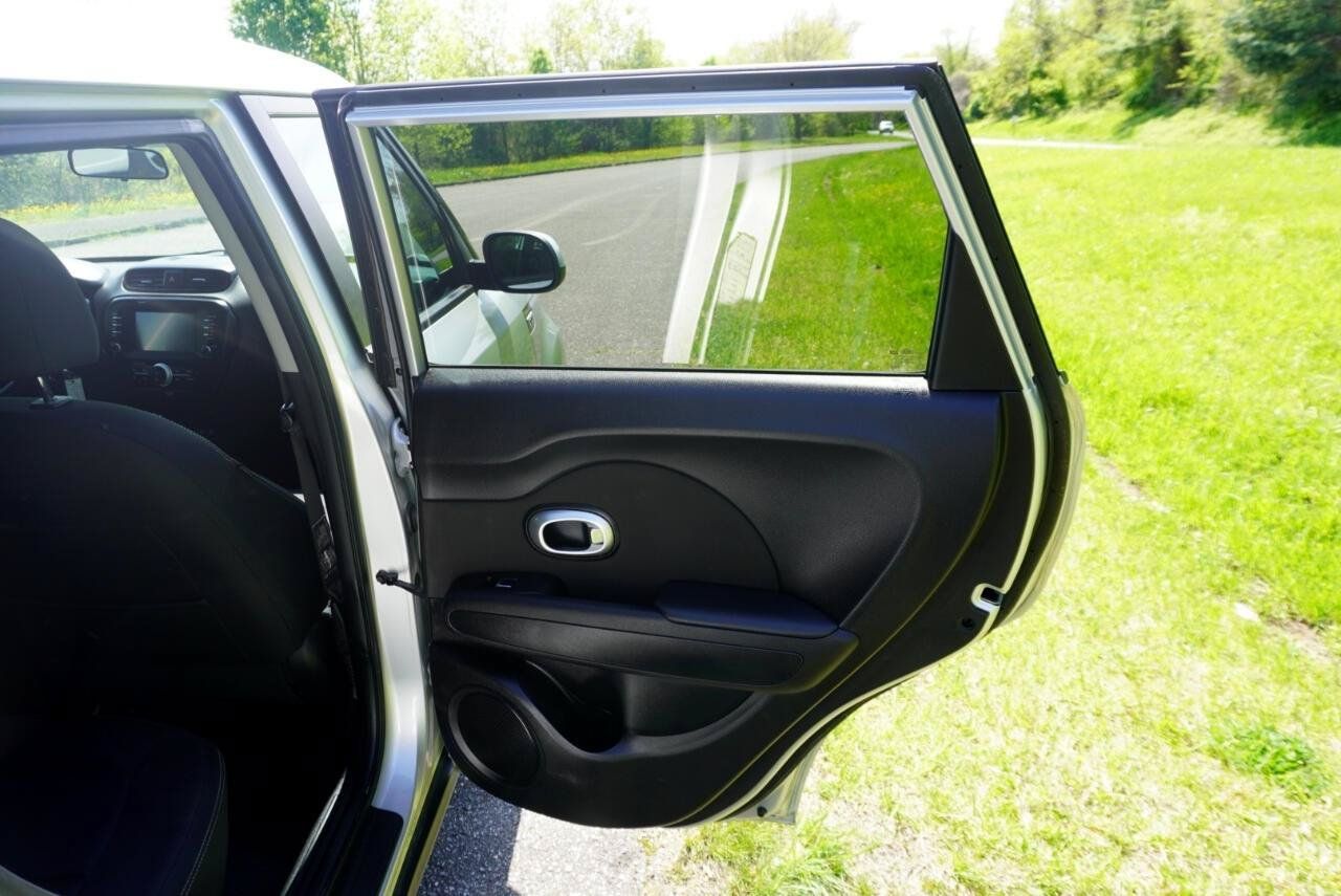 Used 2019 Kia Soul + FWD image 22