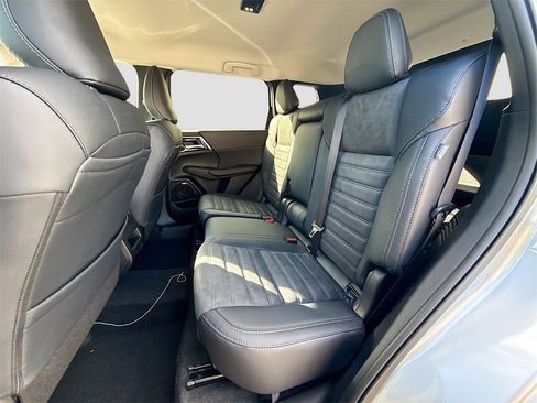 New 2026 Mitsubishi Outlander SE image 25