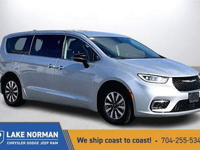 Certified 2024 Chrysler Pacifica Select