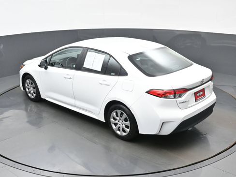 Used 2025 Toyota Corolla LE FWD image 36