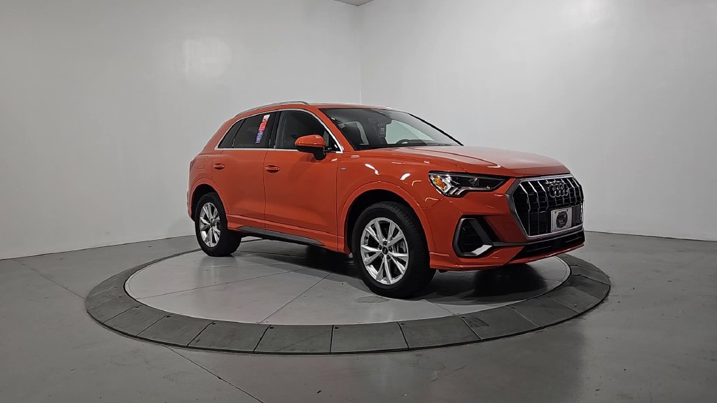 Used 2024 Audi Q3 2.0T Premium Plus w/ Premium Plus Package AWD/4WD image 8