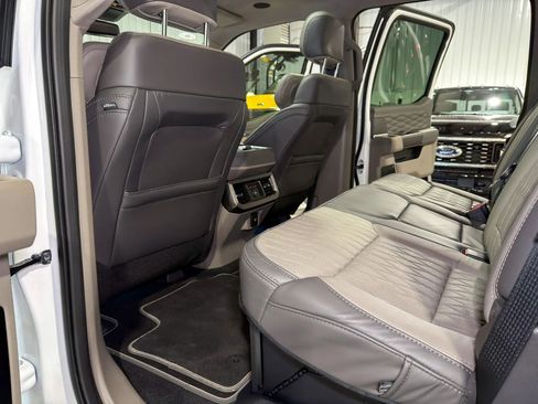 Used 2025 Ford F450 Platinum w/ Platinum Plus Package AWD/4WD image 18