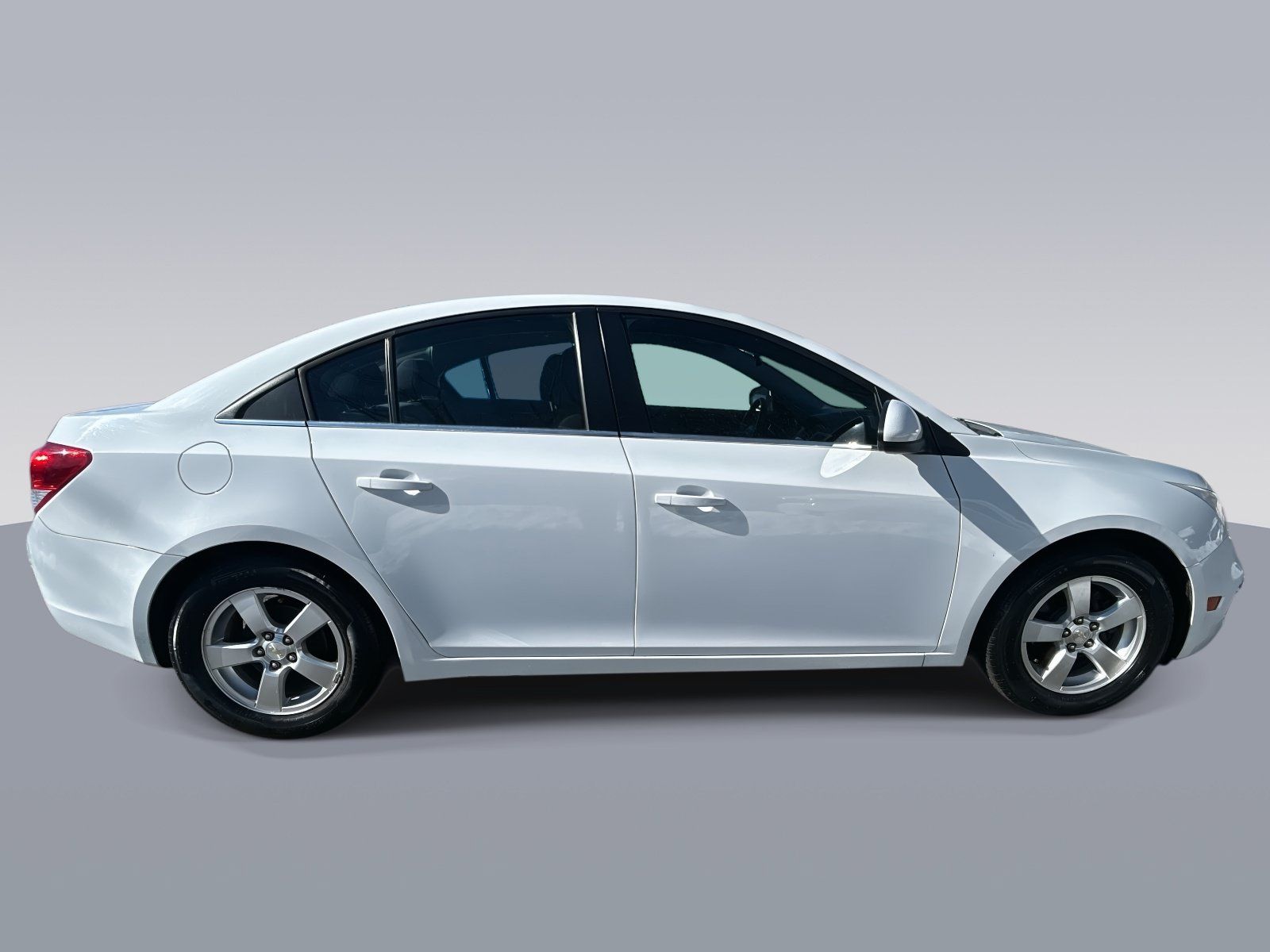 Used 2015 Chevrolet Cruze LT FWD image 2