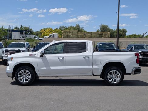 Used 2022 Chevrolet Silverado 1500 LTZ w/ Technology Package AWD/4WD image 2