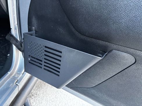 Used 2015 Jeep Wrangler Unlimited Rubicon w/ Connectivity Group image 32