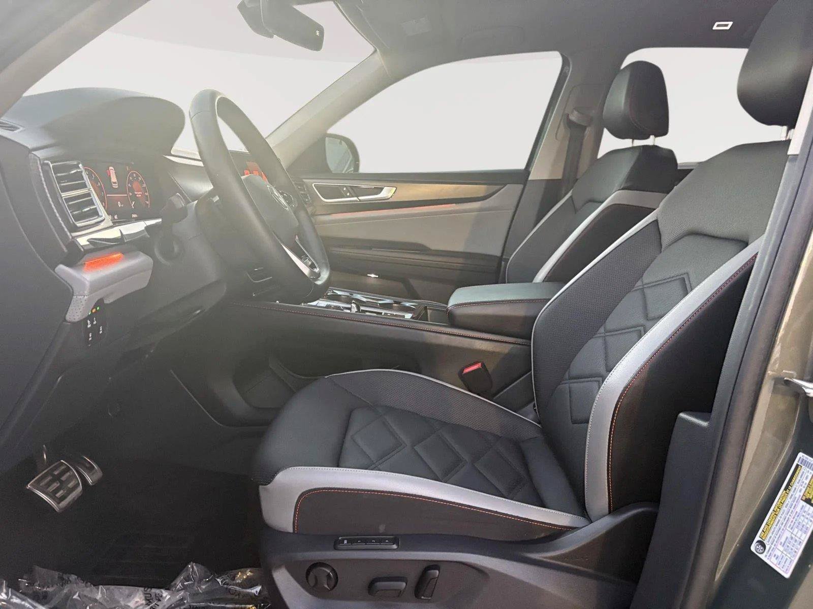 Certified 2024 Volkswagen Atlas Peak Edition SEL AWD/4WD image 20
