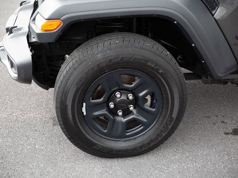 Used 2024 Jeep Gladiator Sport AWD/4WD image 10