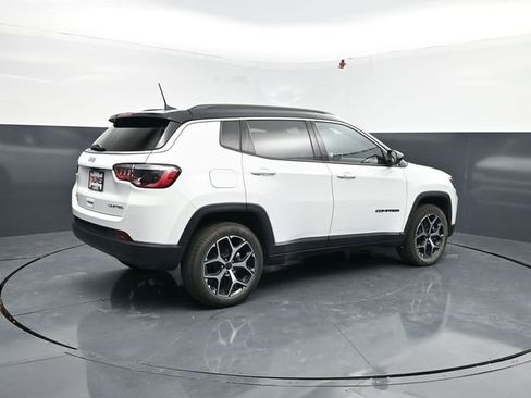 Used 2026 Jeep Compass Limited AWD/4WD image 9